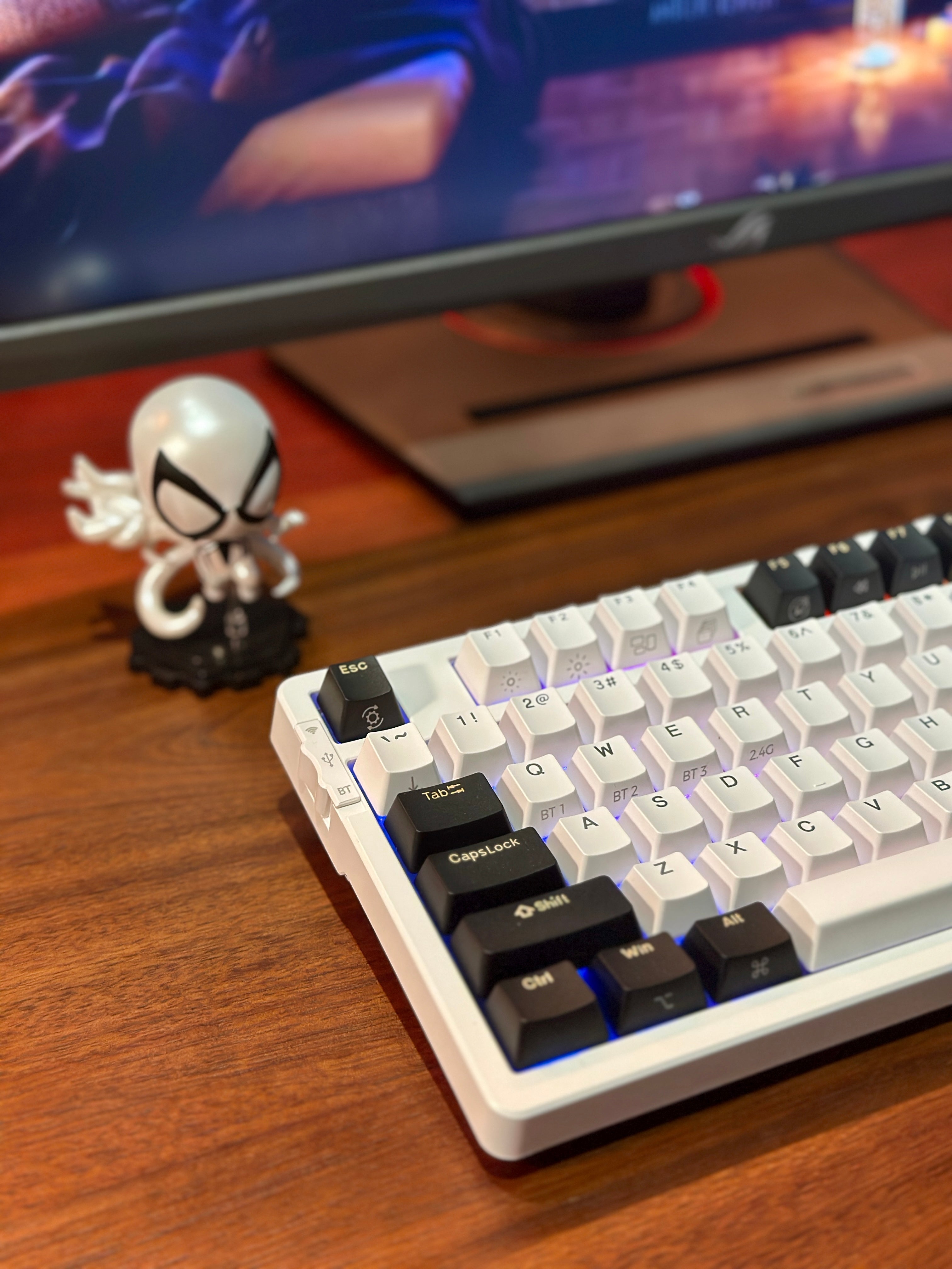 SMK98 white + G PRO 3.0 Yellow switch + Hybrid white keycap